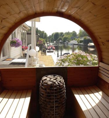 Loosdrecht Chalet De Ski | Chalet with waterfront sauna and boat