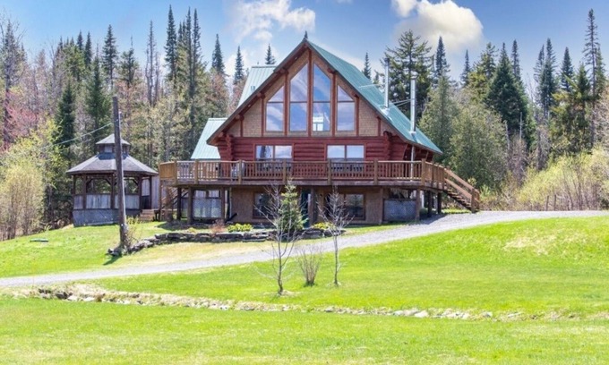 Saint-Hermenegilde Chalet De Ski | Chaleureux Chalet en Bois Rond Près de Coaticook