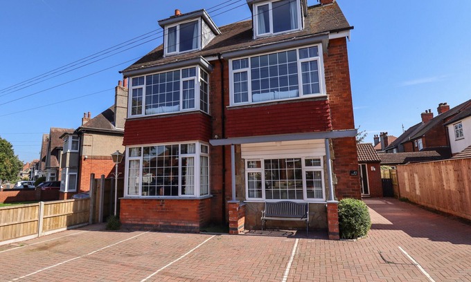 Skegness Maison | CHALFONT LODGE, pet friendly, character holiday cottage in Skegness