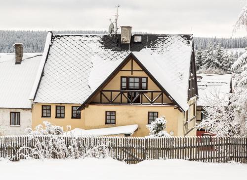 Horni Blatna Maison | Chalupa Hrázděnka v Krušných horách