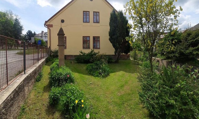 Jilemnice Maison | Chalupa Jilemnice, celý prostorný dům jen pro vás s 5 ložnicemi v centru Jilemnice s uzavřenou zahradou