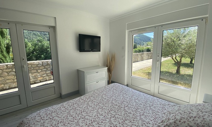 Saint-Fortunat-sur-Eyrieux Lit Et Petit-Déjeuner | Chambre indépendante avec sdb et piscine commune