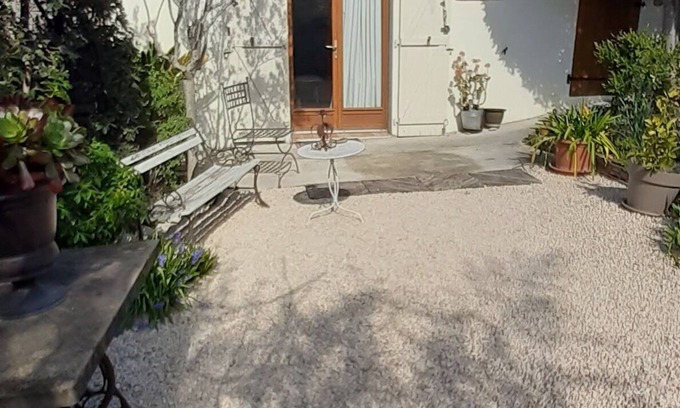Saint-Barnabe Lit Et Petit-Déjeuner | Chambre au calme avec petit jardin à Marseille