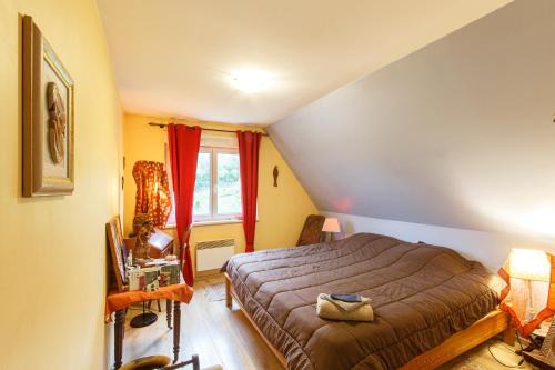 Soultz-sous-Forets Maison | Chambre avec grand lit