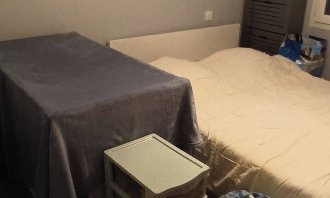 Arvert Maison | Chambre avec lit 2 personnes, lit, chaise haute et baignoire bébé fournis