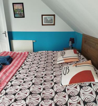 Cluses Maison | Chambre bleue dans maison avec parking