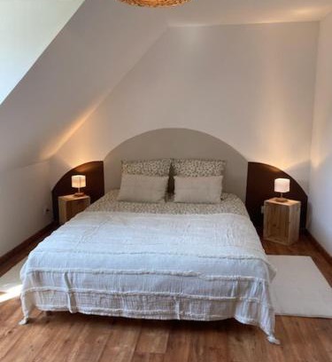 Le Mesnil-Guillaume Maison | Chambre campagne et salle de bain privée