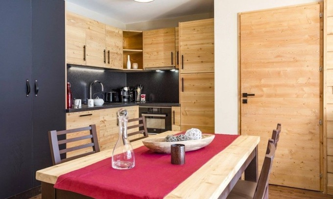 Les Boisses Copropriété | Chambre Confortable avec une Cheminée + Parfait pour les skieurs | Vos Prochaines Vacances de Ski