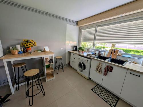 Ancely Maison | Chambre cozy, vue sur jardin, proche Tram centre ville & aéroport