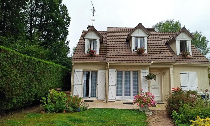 Le Mesnil-Saint-Denis Maison | Chambre d hôte à 20 min de VERSAILLES
