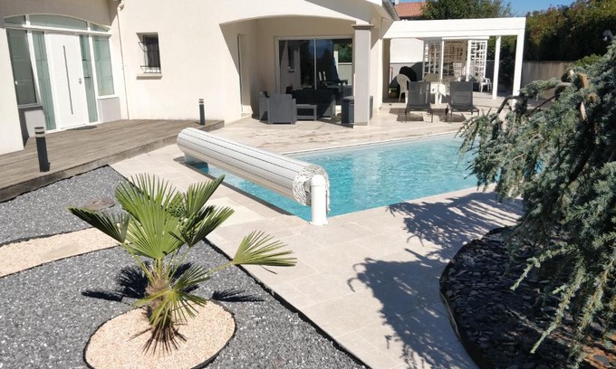 Chamboeuf Lit Et Petit-Déjeuner | Chambre d'hôte dans une propriété avec piscine