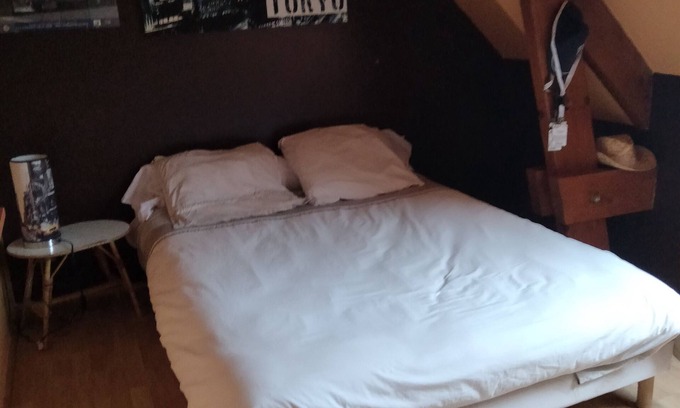 Teloche Lit Et Petit-Déjeuner | Chambre d'hôtes auprès circuit des 24h, d'Antares, stade Marie Marving, Le Mans.