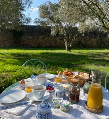 Boutenac Lit Et Petit-Déjeuner | Chambre d'Hôtes Dahlia - Boutenac