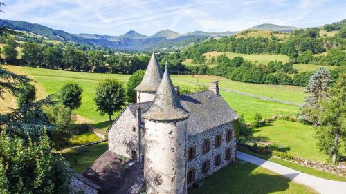 Cheylade Lit Et Petit-Déjeuner | Chambre d’hôtes de Curières