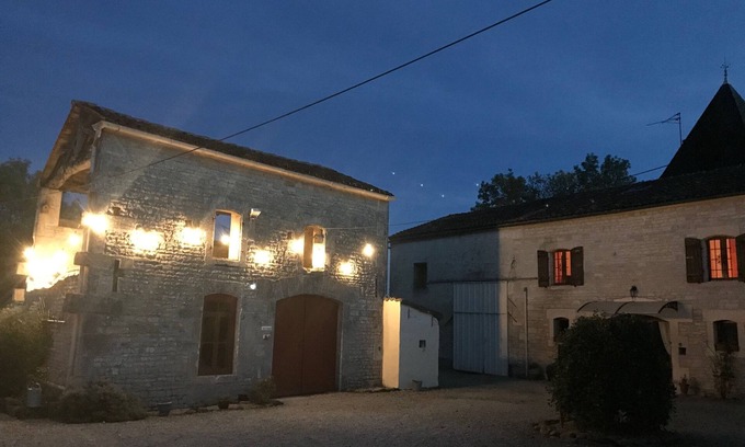Aujac Lit Et Petit-Déjeuner | Chambre d'hôtes Les Cygnes Noirs