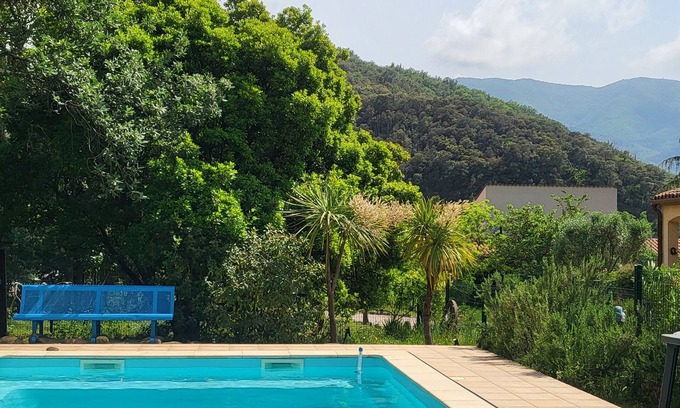 Reynes Lit Et Petit-Déjeuner | Chambre d'Hôtes with breakfast, kitchen and swimming pool in summer!