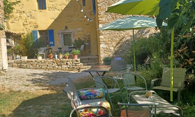 Ongles Lit Et Petit-Déjeuner | chambre dans ferme provençale