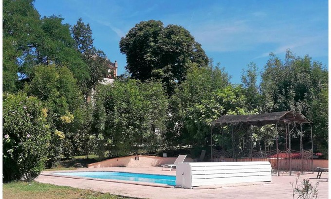 Castelsarrasin Maison | Chambre du Pigeonnier avec accès piscine !