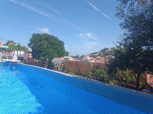 Capelas Lit Et Petit-Déjeuner | Chambre familiale chez "Casa Portuguesa", accès piscine-jardin-1h15 Lisboa