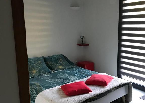 La Chapelle-dʼAngillon Maison | Chambre indépendante privée avec salle de bain