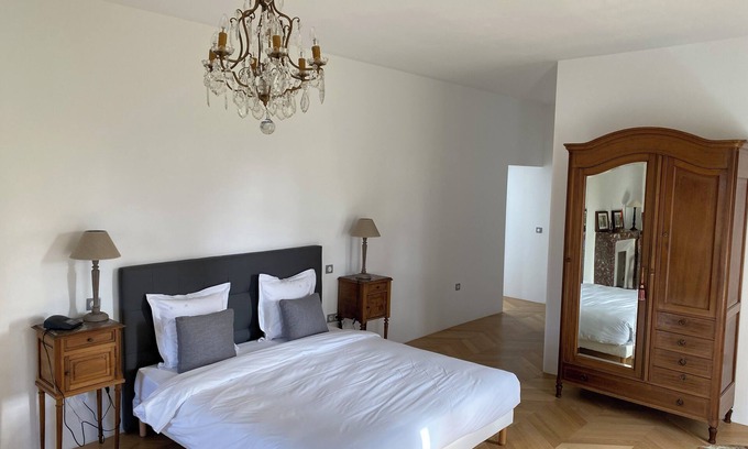 Montmarault Appartement | Chambre Jean dans Château Camus