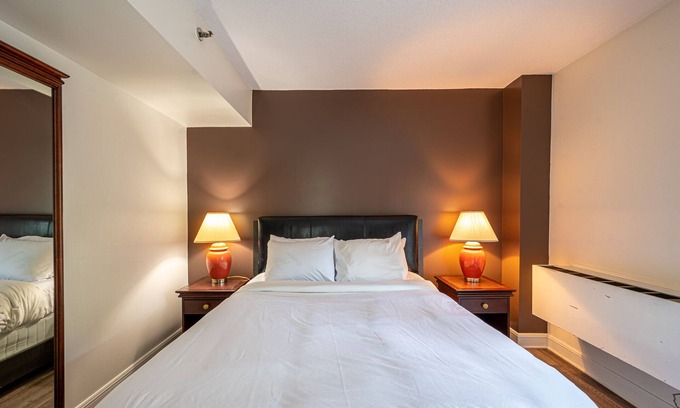 Saint-Sauveur Hôtel | Chambre lit Queen avec balcon (25)