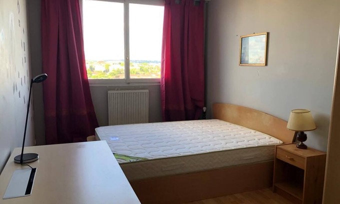 Chenevier-Demenitroux Appartement | Chambre Meublée Dans Appartement au 11eme Etage Dans Immeuble de 17 Etages
