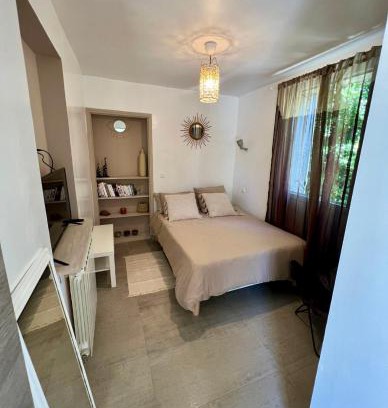 Saint-Antoine Maison | Chambre privé avec piscine ,parking et cuisine prive