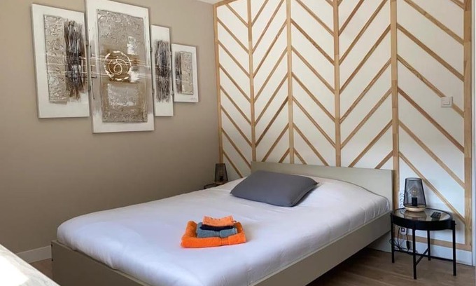 Woippy Maison | Chambre privée 14m - Wifi - Appart' 120m