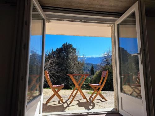 La Celle-sous-Gouzon Maison | Chambre spacieuse vue sur le Ventoux