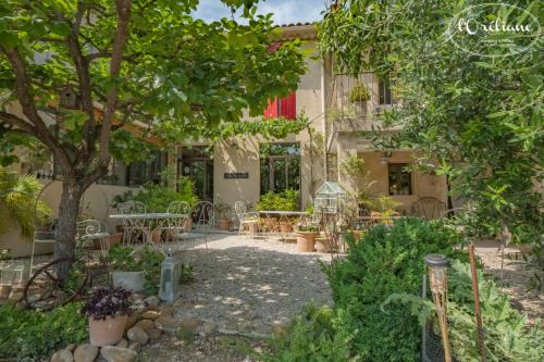 Chateauneuf-de-Gadagne Lit Et Petit-Déjeuner | CHAMBRES D'HÔTES L'Oréliane en Provence Adults Only