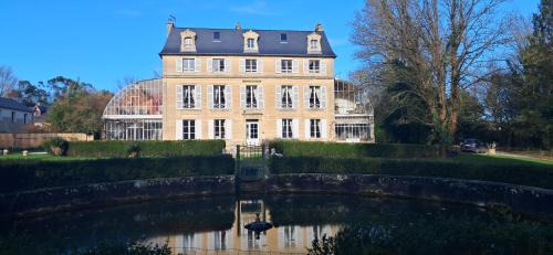 Saint-Martin-des-Entrees Lit Et Petit-Déjeuner | Chambres d'Hôtes Château de Damigny