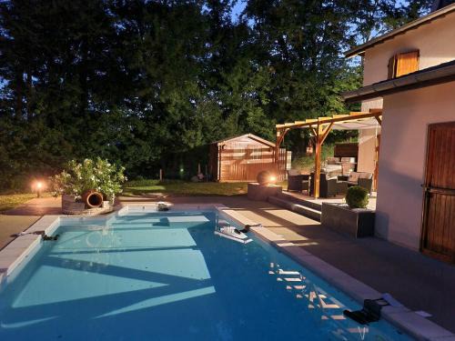 Marcilloles Maison | Chambres d'hôte en pleine campagne, accès piscine