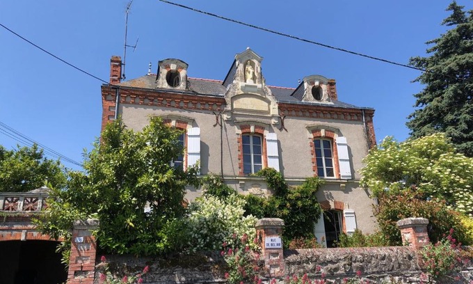 Chanzeaux Lit Et Petit-Déjeuner | Chambres d'Hôtes - Ancienne Ecole St Joseph