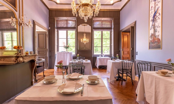 Charmeil Lit Et Petit-Déjeuner | Chambres D'hôtes Vichy : Château de Charmeil
