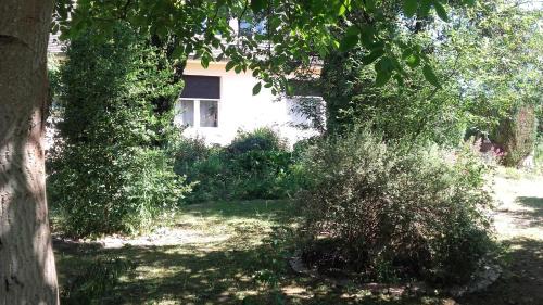 Saint-Aubin-Les-Elbeuf Lit Et Petit-Déjeuner | Chambres du Jardin Fleuri