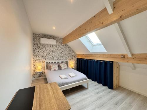 Ruaudin Maison | Chambres privées avec salle d'eau, clim, TV - Proche circuit - Campagne - 2p