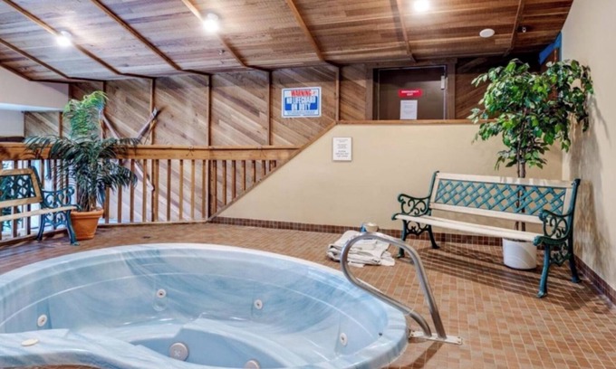 Big White Ski Resort Chalet De Ski | Champagne Powder Chalet! Best Ski In/Out at Big White. Sleeps up to 7ppl.