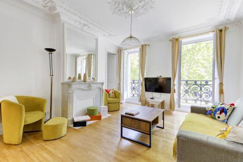 Chaillot Appartement | Champs-Élysées & La Défense - 3BR - Paris Vacation Rentals