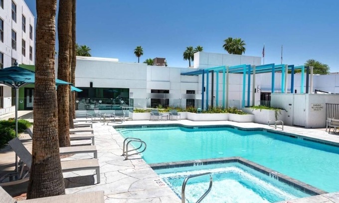 Chandler Hôtel | Chandler Convenience – 3 Units Close to Downtown, Shopping & Parking Available