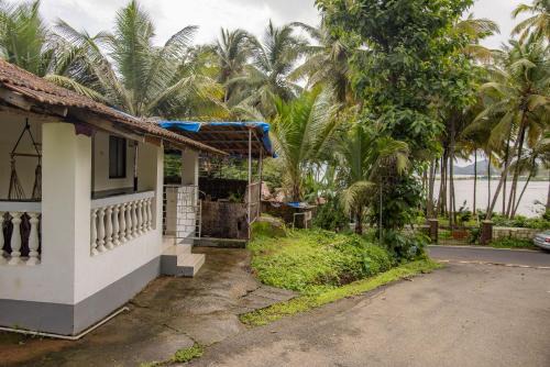 Patnem Appartement | Chandrakant house River View Studio for 3 on Talpona