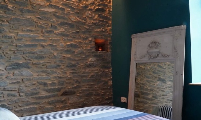 Saint-Yrieix-la-Perche Appartement | Characterful Studio in heart of Medieval Saint-Yrieix-la-Perche