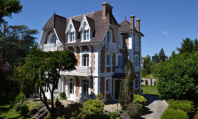 Le Celle-Saint-Cloud Villa | Villa de caractère 8 à 16p, 15 mn de Paris-350 m2
