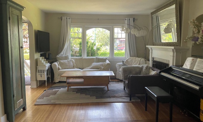 Kitsilano Maison | Character home away home in kitsilano