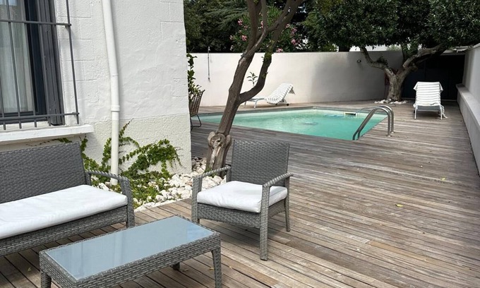 Saint-Hippolyte Maison | Maison de caractère dans centre village
