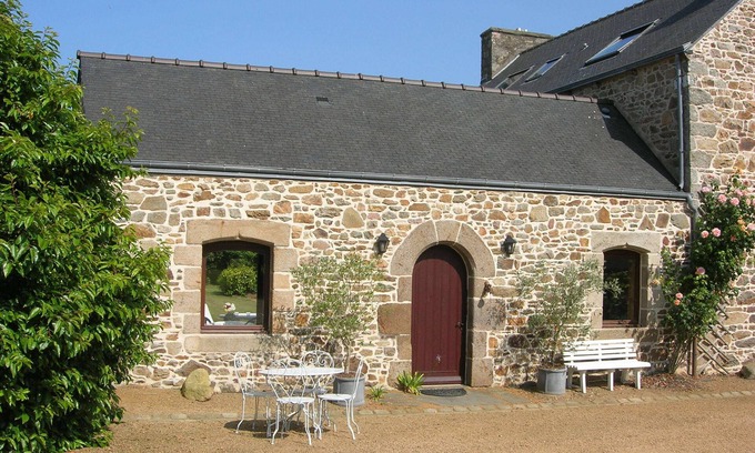 Plouha Maison | Maison de caractère dans une ferme restaurée face à la mer. Proche d'une plage.