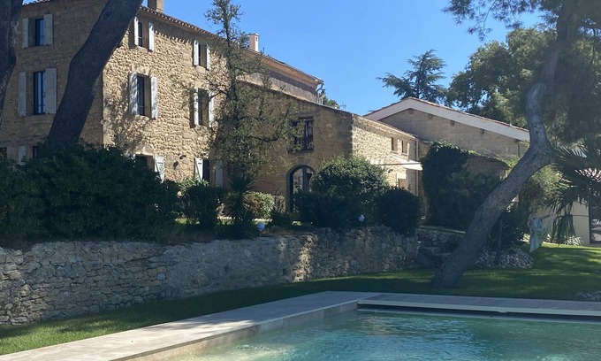 Tressan Maison | Maison de caractère sous les pins avec piscine et vue
