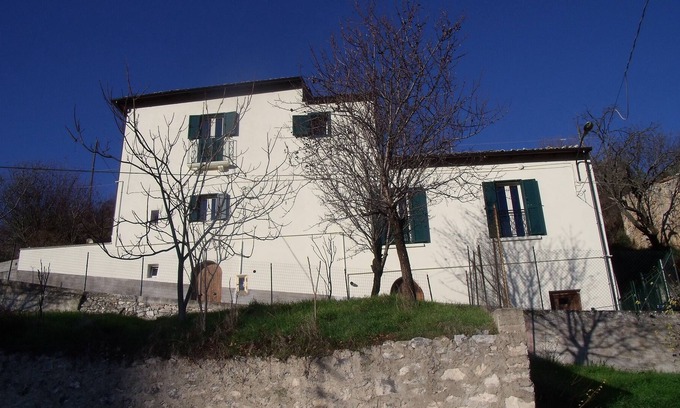 Capestrano Villa | Villa en pierre de caractère convenant à la location