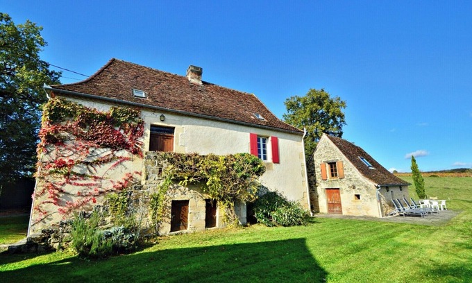 Nailhac Maison | Characterful French maison surrounded by nature, with lovely views