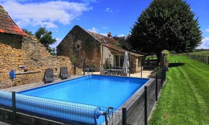Saint-Ythaire Maison | Characterful 3-Bed House in Saint-Ythaire
